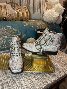 Zodiac Adele NWOT Buckle Moto Ankle Booties Birch Snakeprint Colorway
